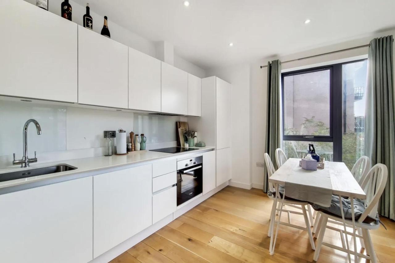 Luxury 2 Bed 2 Bath With Balcony New Build Apartment *South Central London* Exteriér fotografie